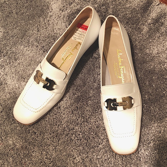 Salvatore Ferragamo White Flats, 7 1/2 AA, Gancini - Picture 1 of 8
